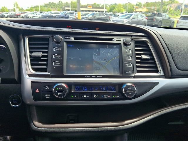 Used 2018 Toyota Highlander XLE AWD/4WD image 12