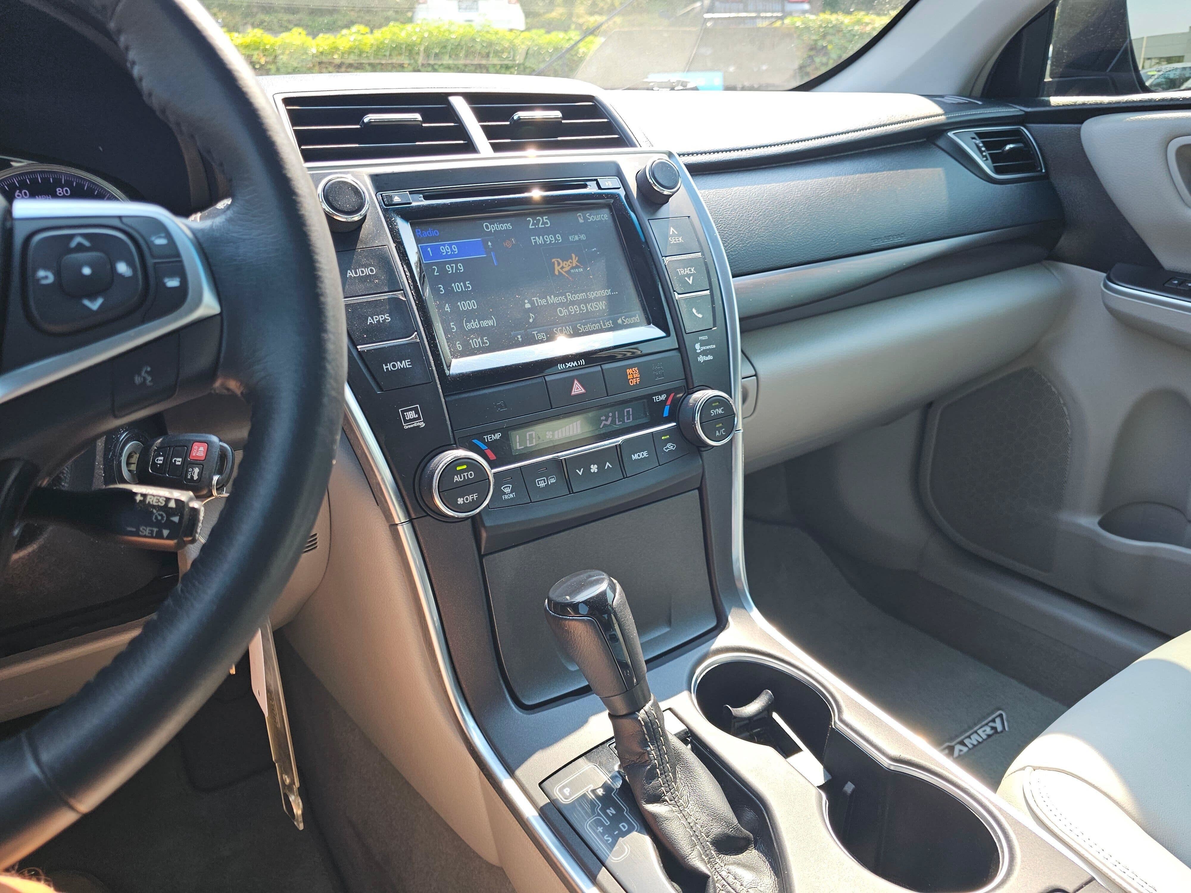 Used 2017 Toyota Camry XLE FWD image 30