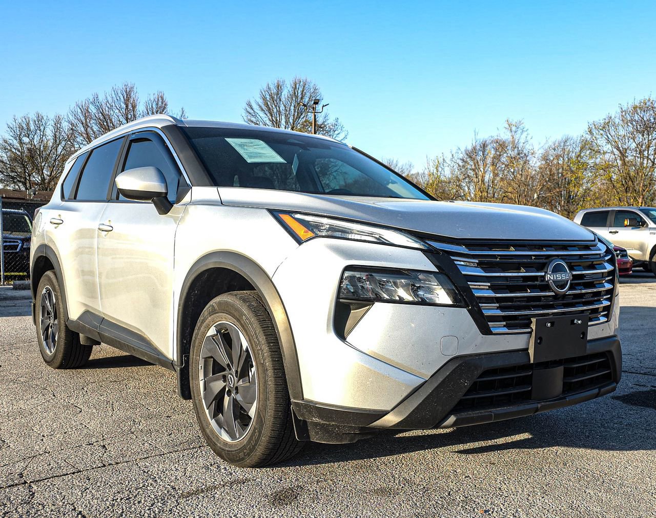 Used 2025 Nissan Rogue SV w/ SV Premium Package image 1