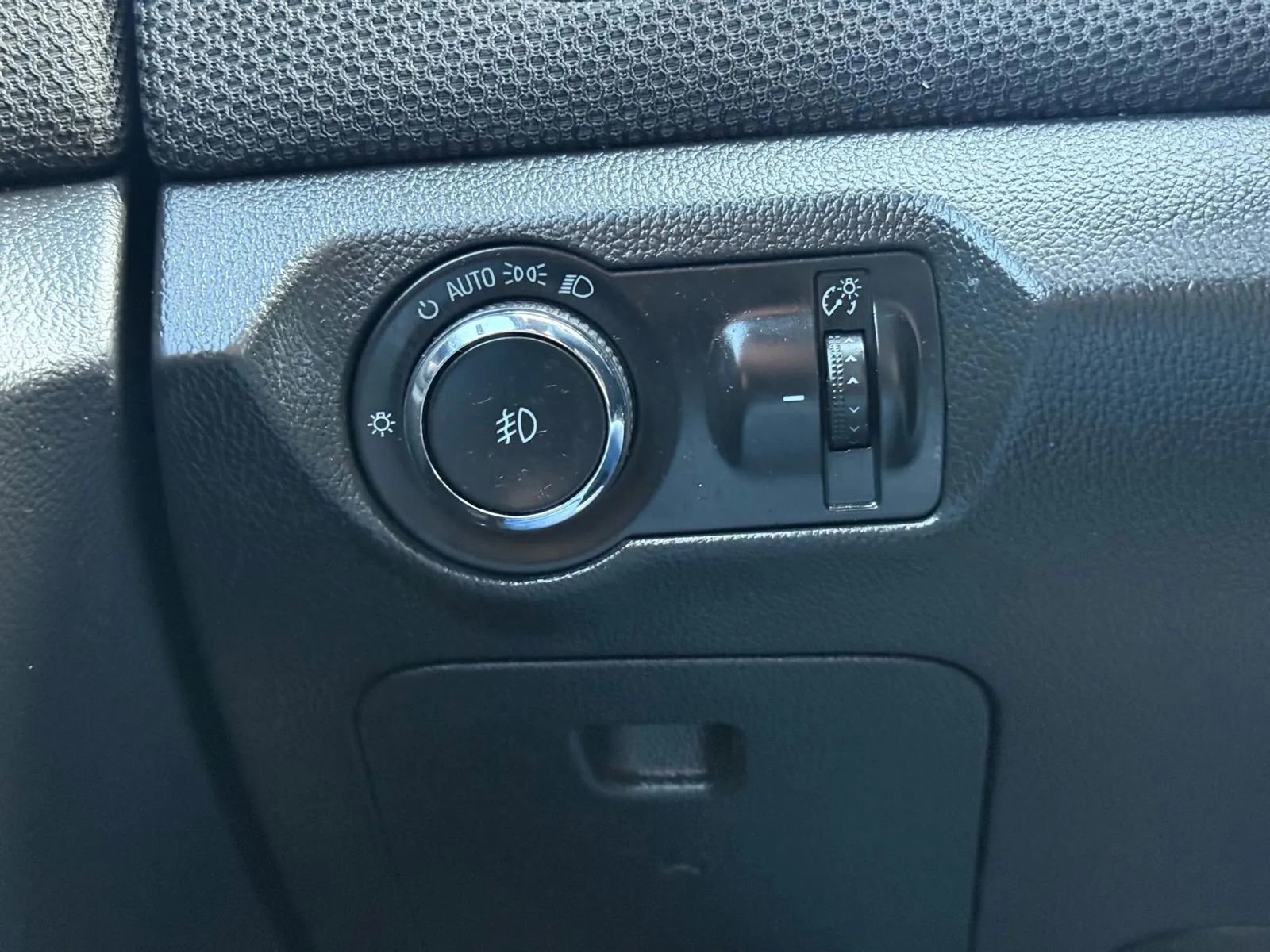 Used 2016 Chevrolet Cruze LT w/ Sun And Sound Package image 25