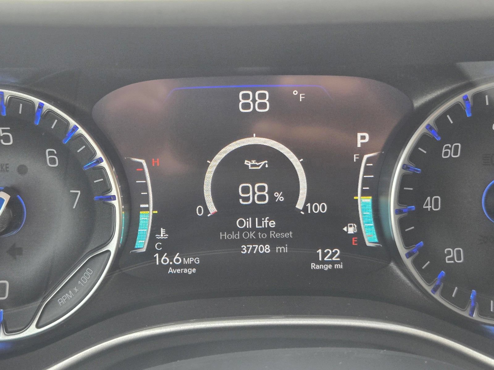 Used 2025 Chrysler Pacifica Select FWD image 28
