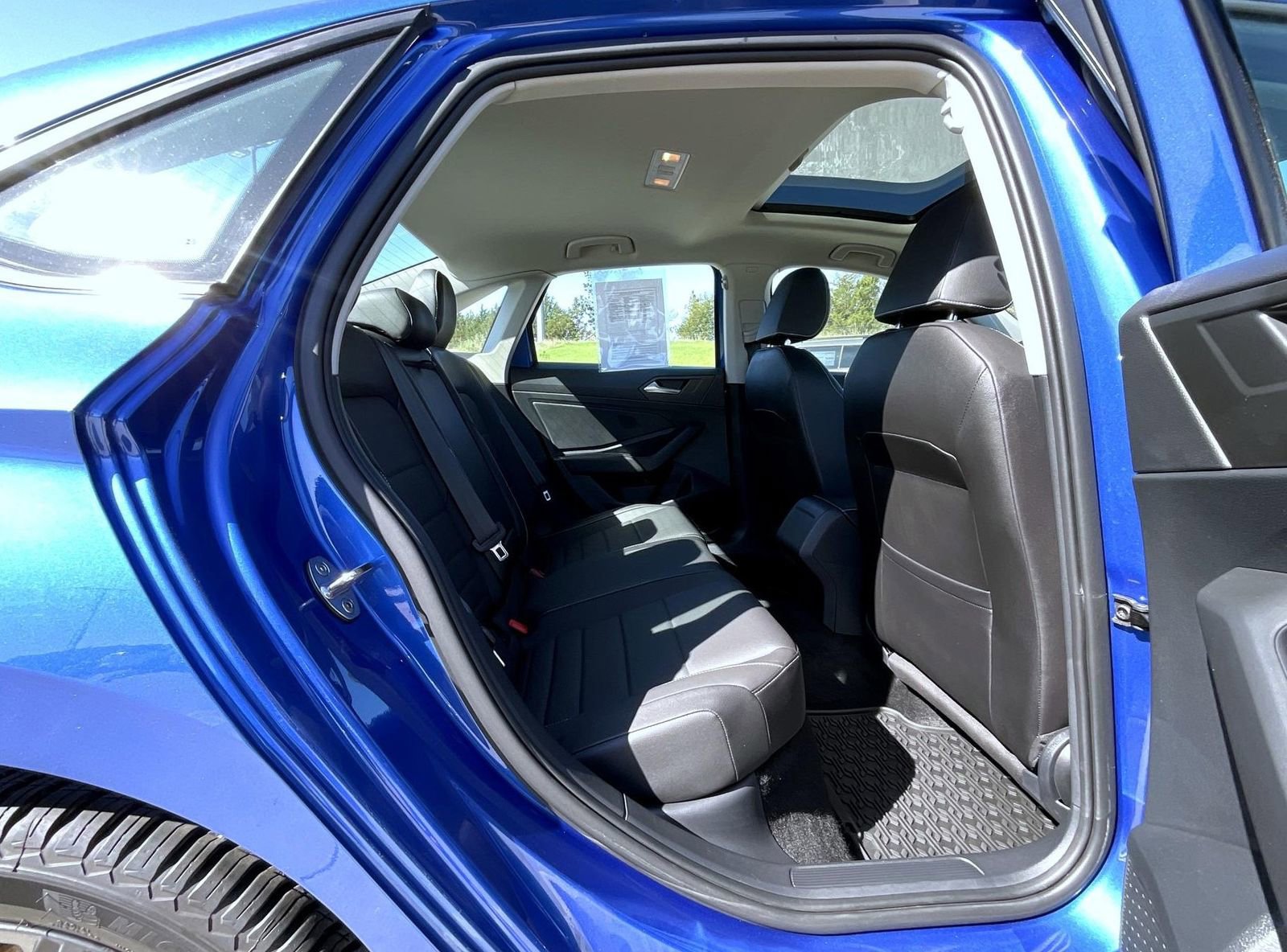 Used 2023 Volkswagen Jetta SE FWD image 19