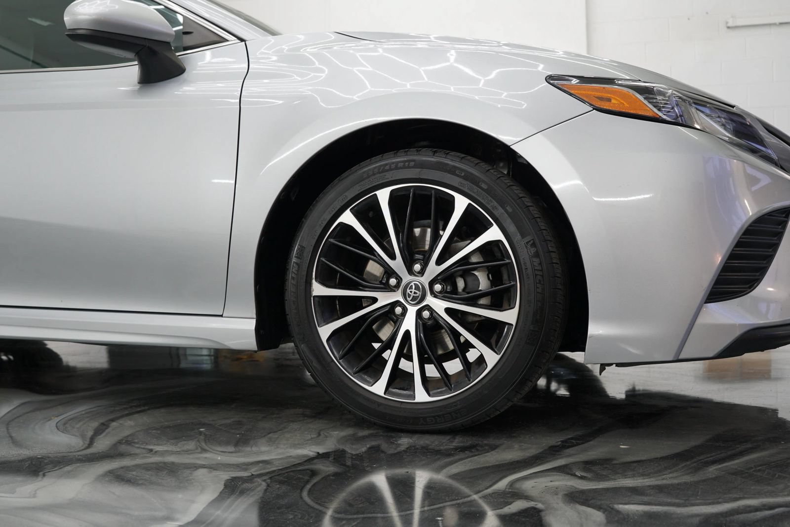Used 2020 Toyota Camry SE FWD image 5