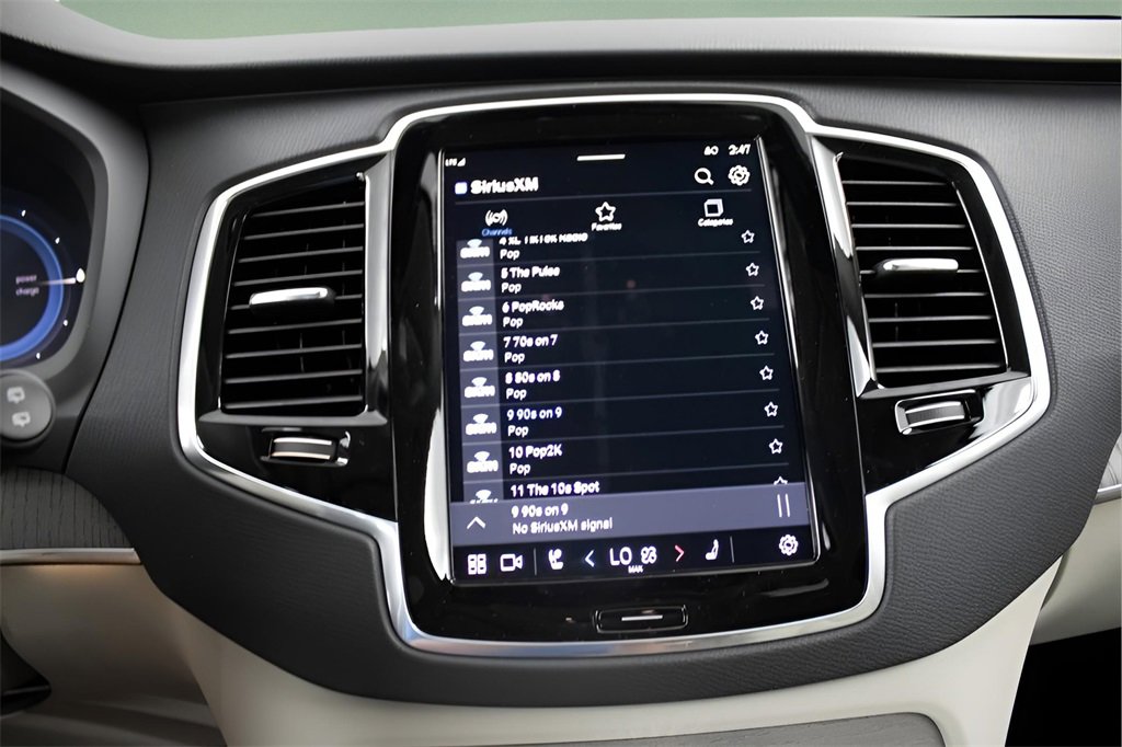 Certified 2025 Volvo XC90 T8 Plus w/ Protection Package Premier image 28