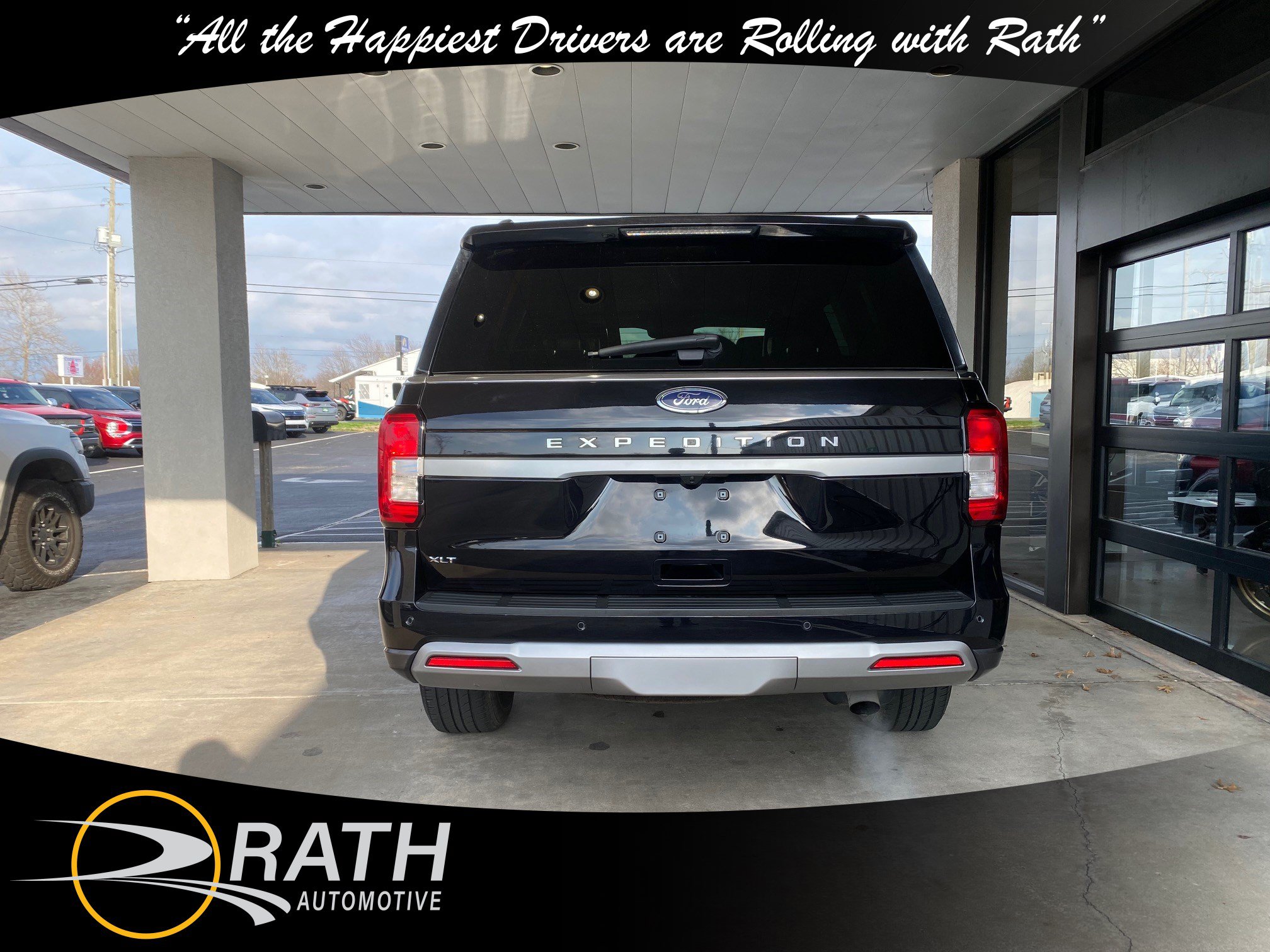 Used 2024 Ford Expedition XLT AWD/4WD image 8