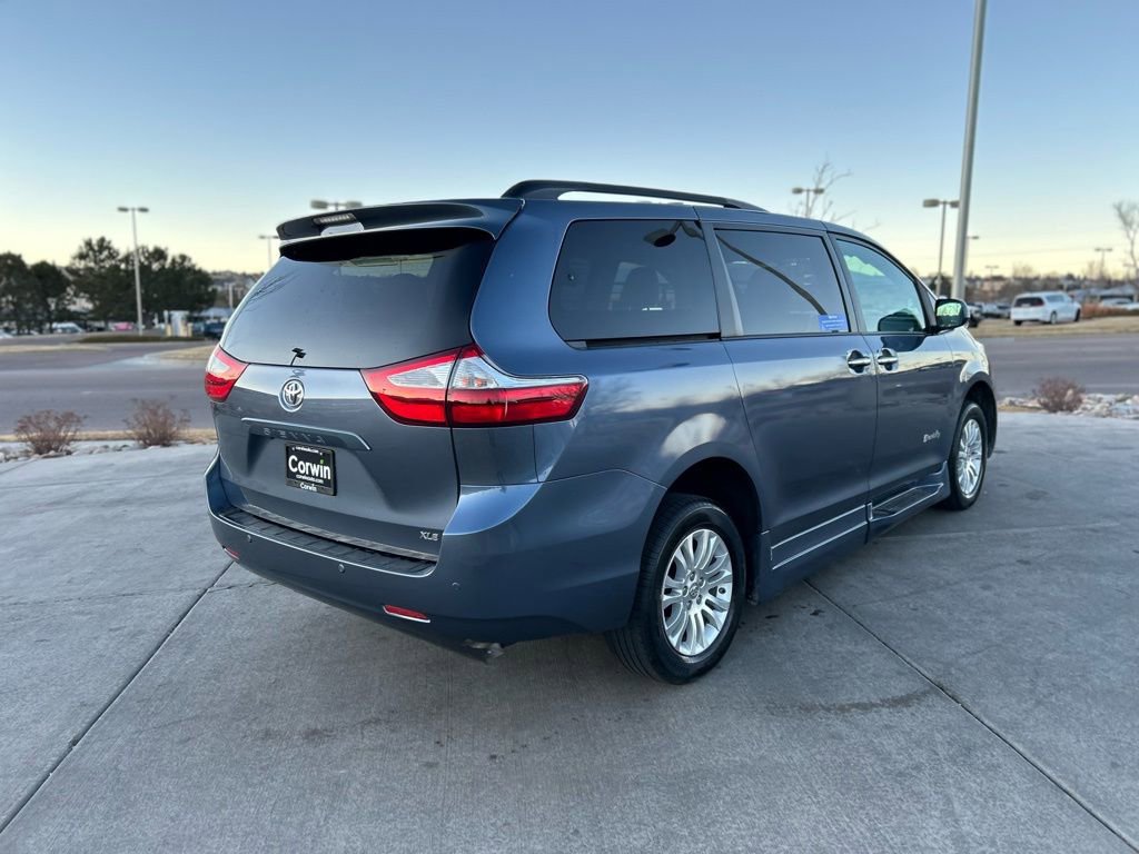 Used 2016 Toyota Sienna XLE Premium image 8