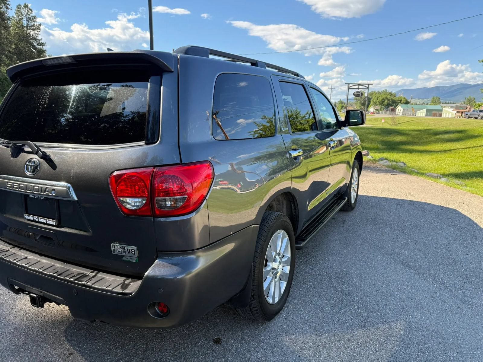 Used 2014 Toyota Sequoia Platinum AWD/4WD image 4