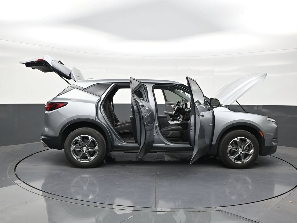 Used 2024 Chevrolet Blazer LT FWD image 28