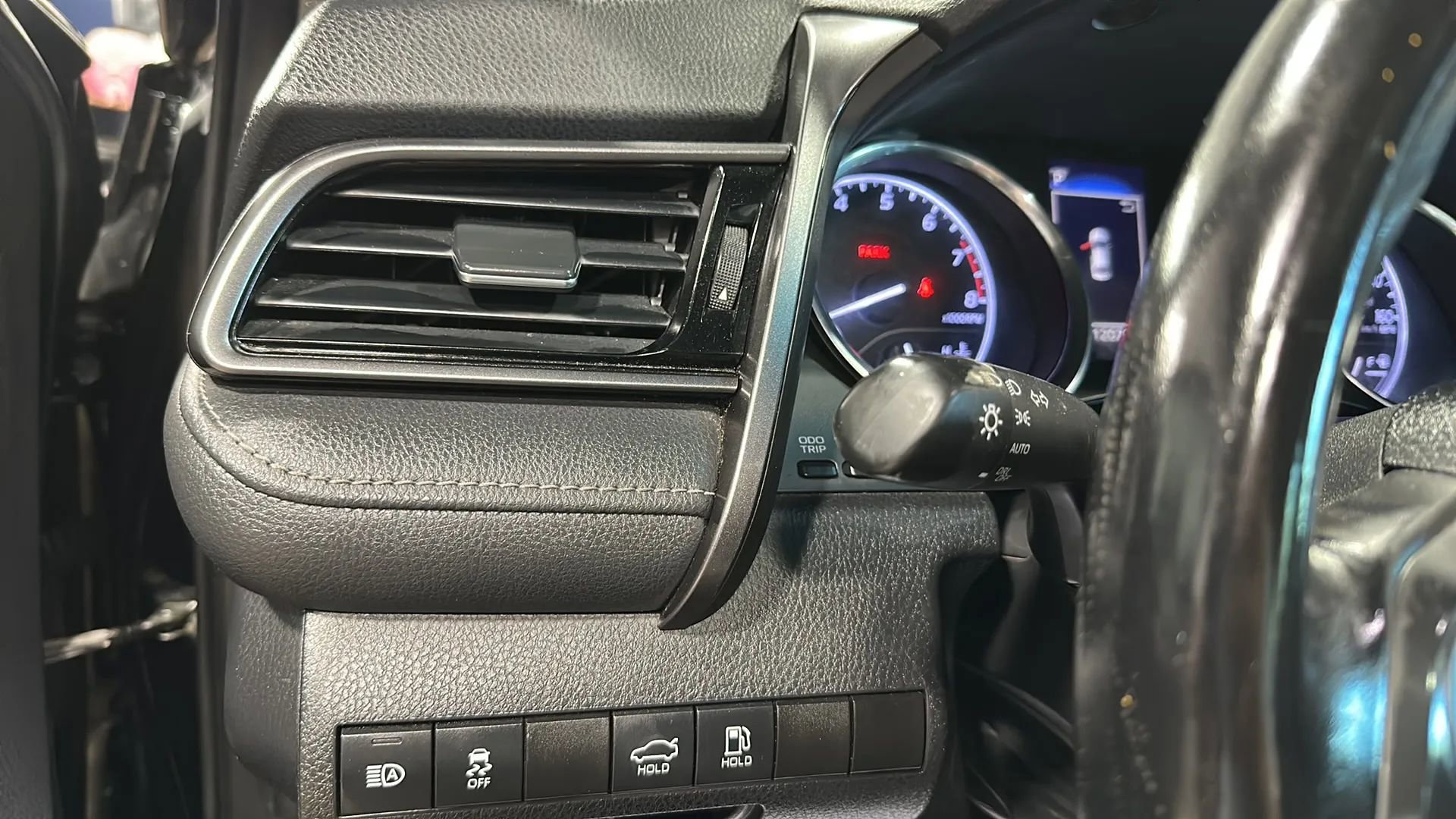 Used 2019 Toyota Camry SE w/ Carpet Mat Package FWD image 27