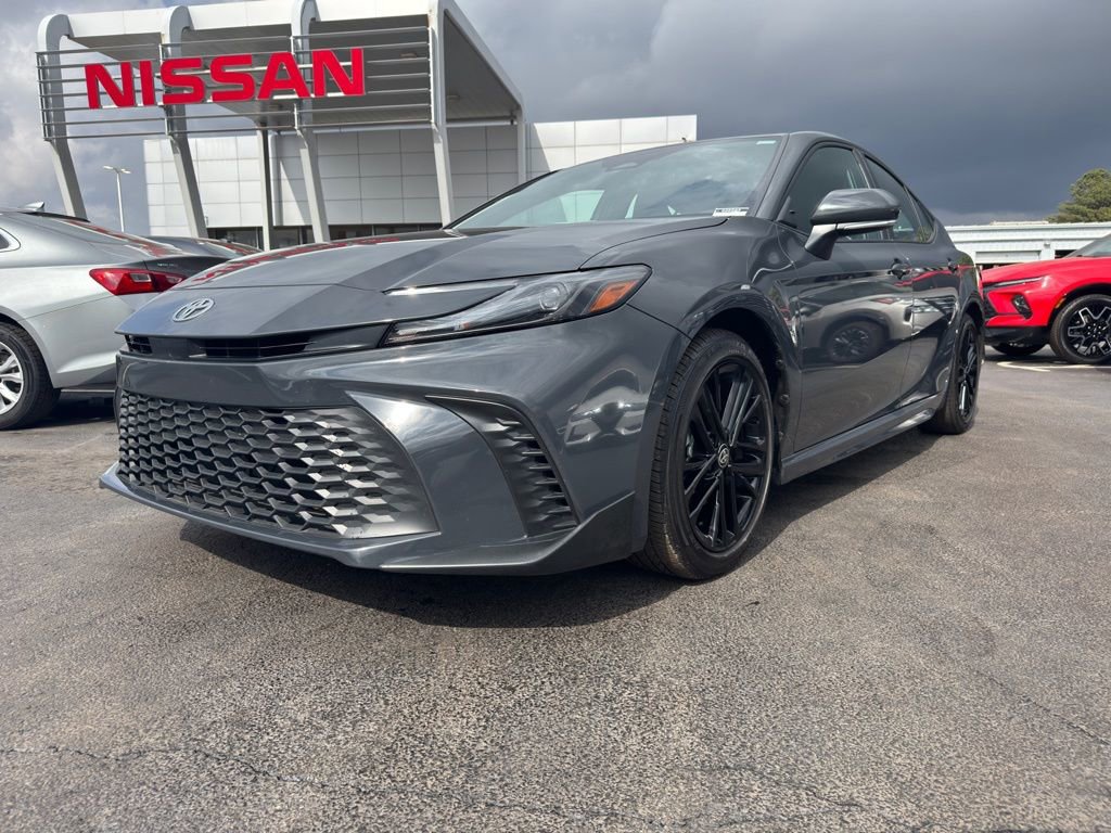 Used 2025 Toyota Camry SE image 9