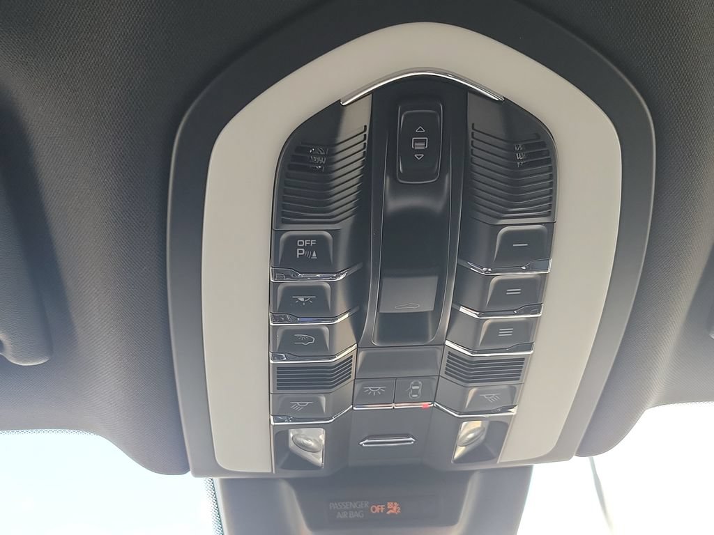 Used 2024 Porsche Macan Turbo AWD/4WD image 24