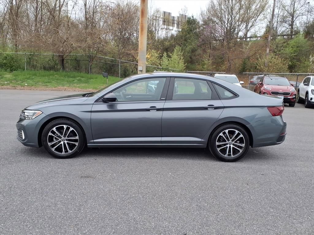 Used 2023 Volkswagen Jetta Sport FWD image 6