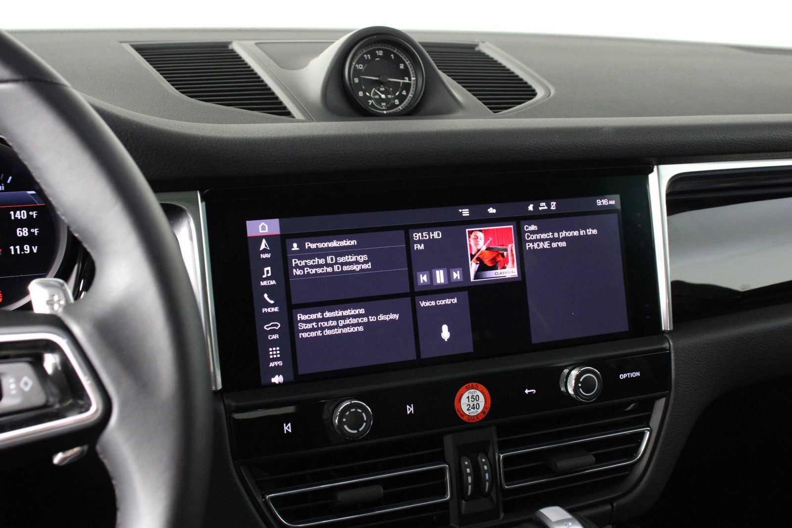 Certified 2025 Porsche Macan image 13