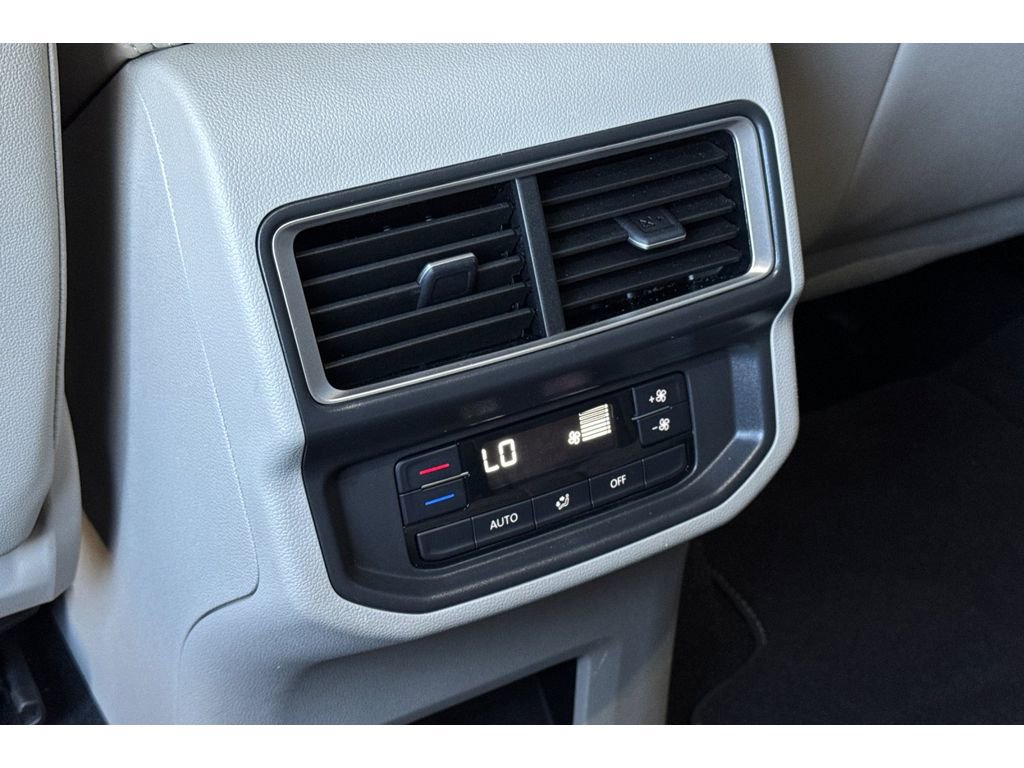 Used 2024 Volkswagen Atlas SE image 14