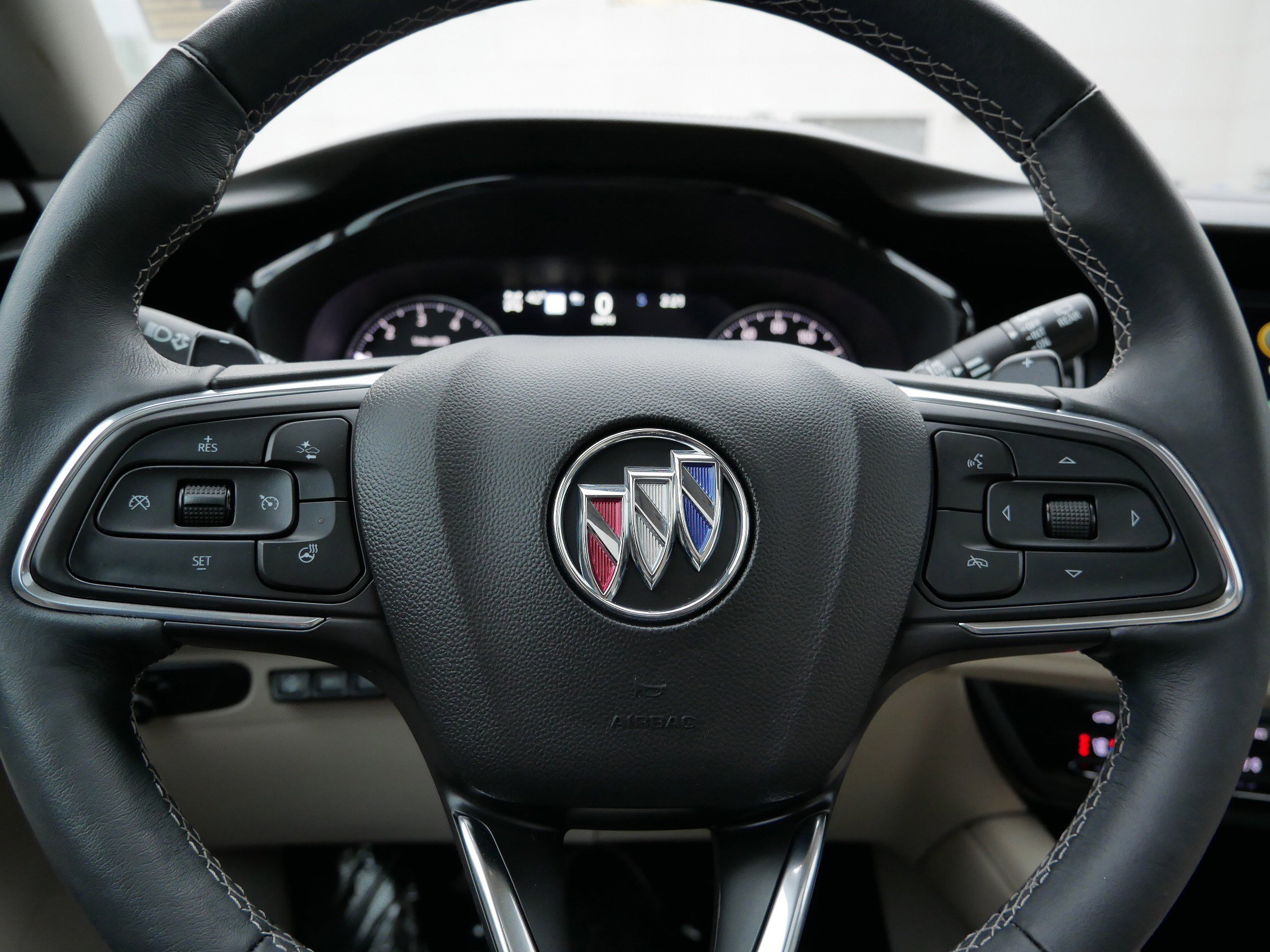 Used 2023 Buick Envision Avenir image 25