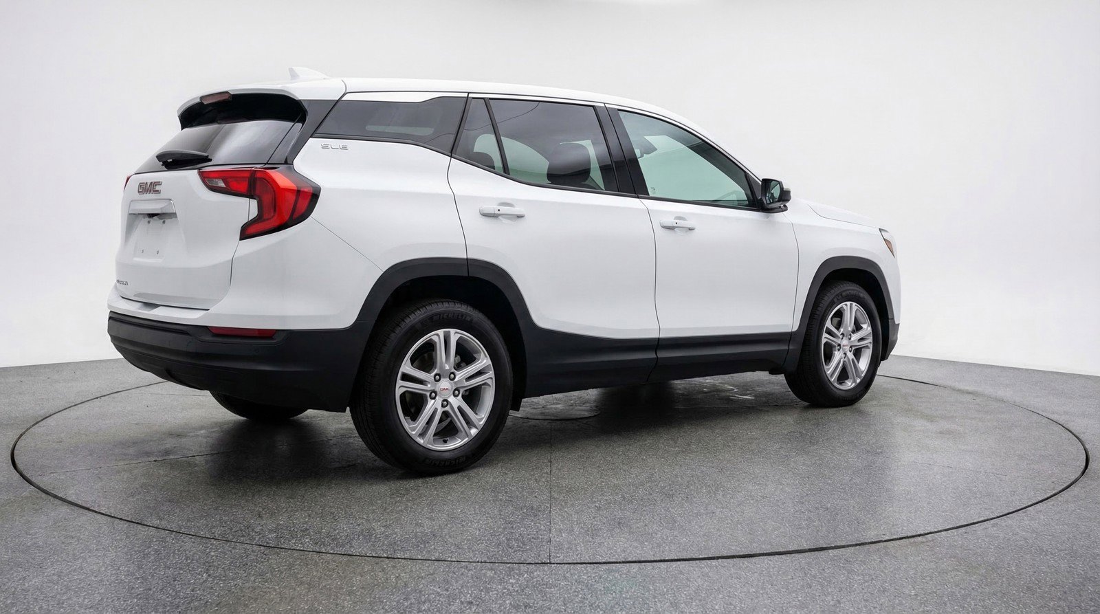 Used 2024 GMC Terrain SLE image 9