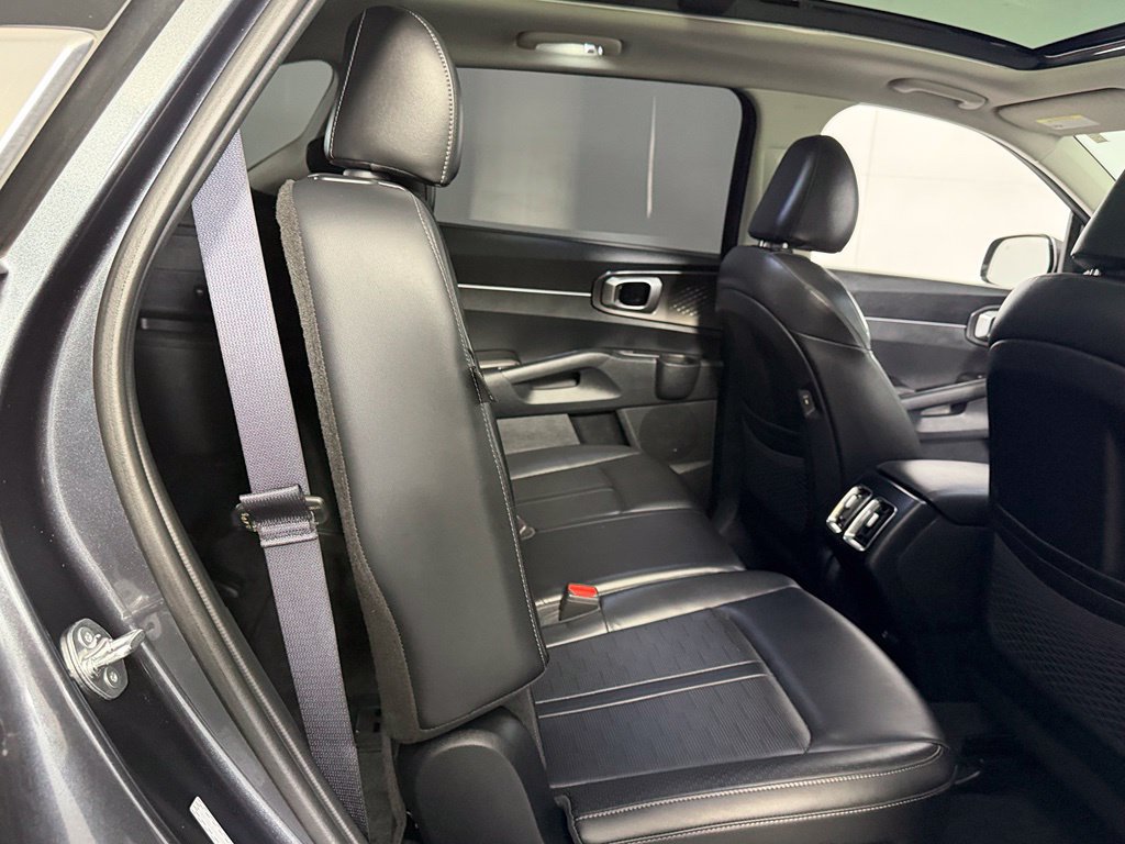 Used 2024 Kia Sorento S w/ Panoramic Sunroof Package FWD image 16