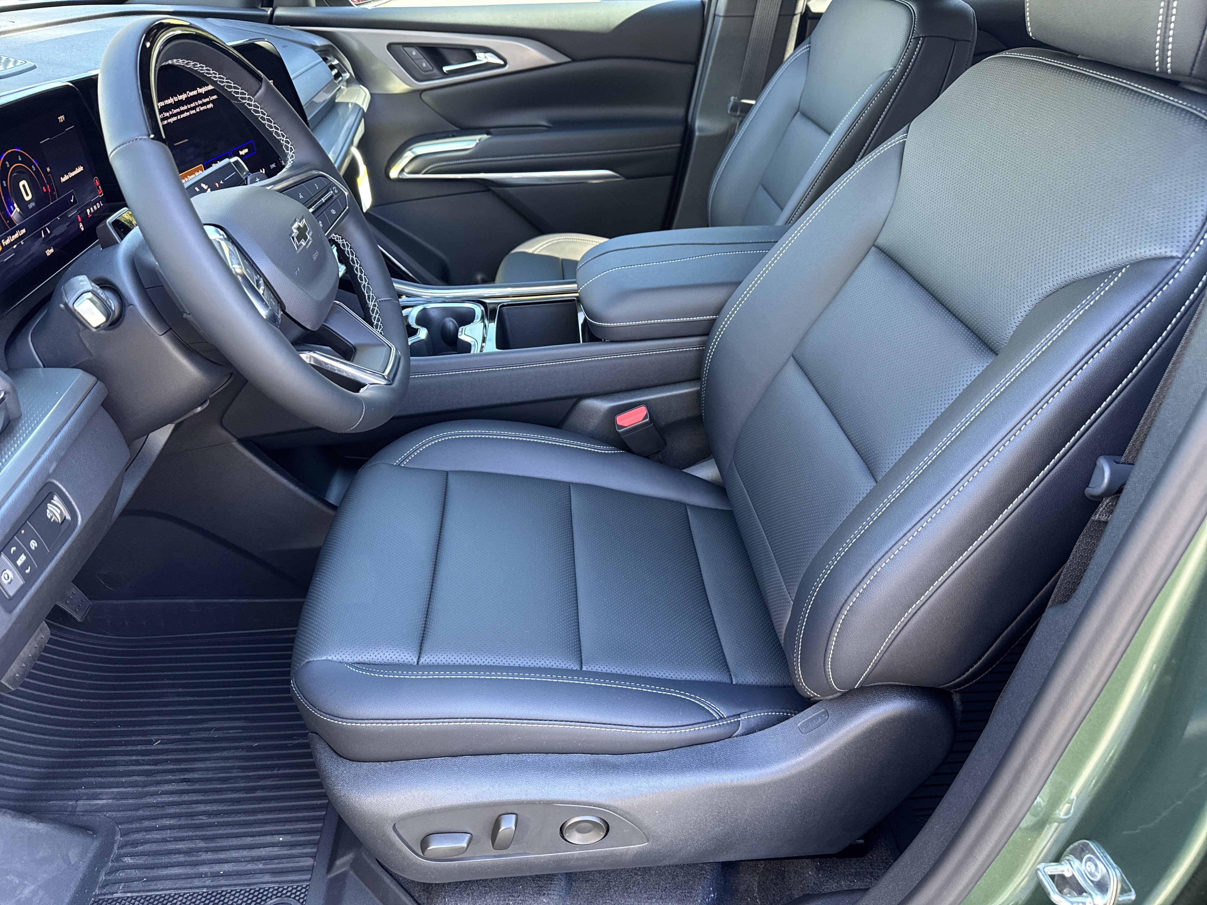 New 2027 Chevrolet Traverse LT w/ Enhanced Driving Package FWD image 9