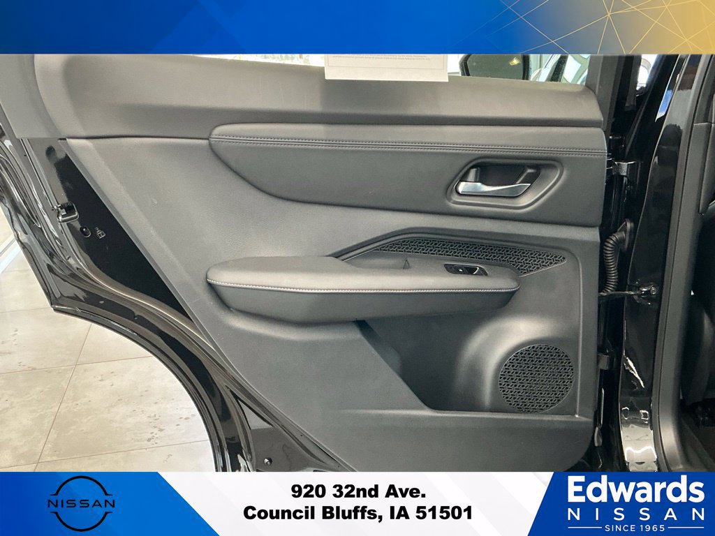 Used 2025 Nissan Ariya FWD image 9