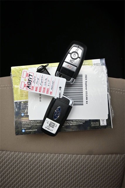 Used 2024 Ford Explorer XLT image 12
