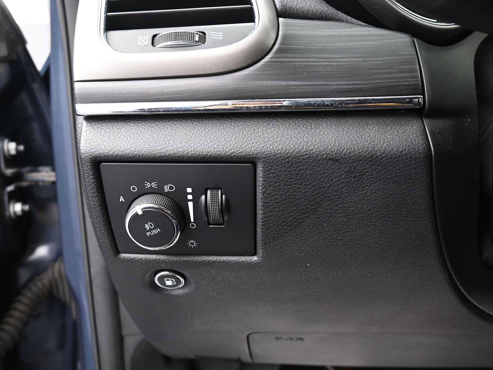 Used 2020 Jeep Grand Cherokee Limited image 11