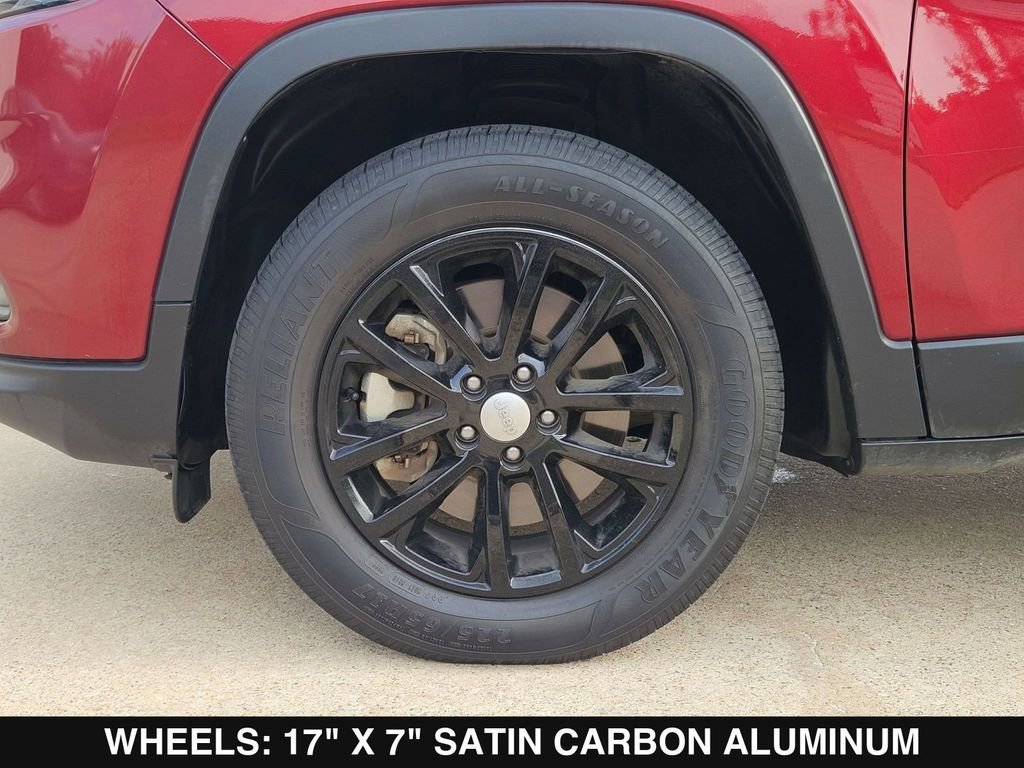 Used 2021 Jeep Cherokee Latitude Plus AWD/4WD image 34