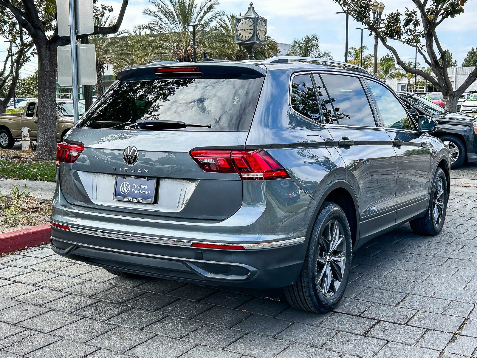 Used 2023 Volkswagen Tiguan SE FWD image 6