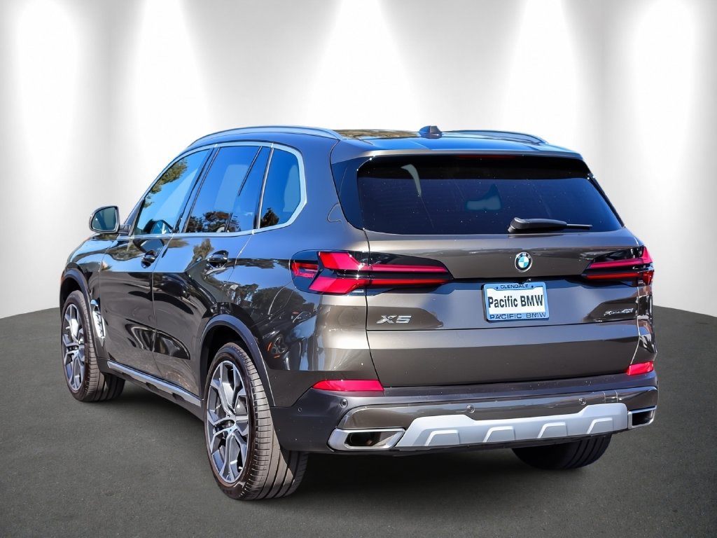 Used 2026 BMW X5 xDrive40i w/ Premium Package AWD/4WD image 4