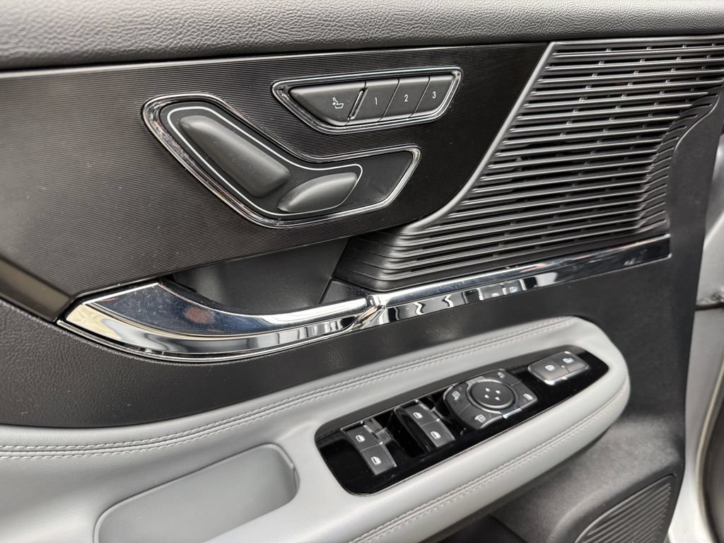 Used 2022 Lincoln Corsair AWD w/ Equipment Group 101A image 10