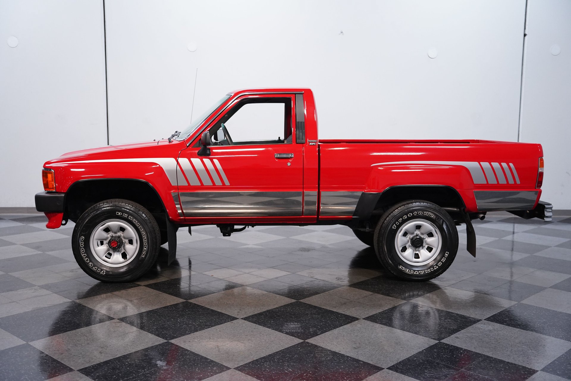 Used 1988 Toyota Pickup 4x4 Regular Cab image 2