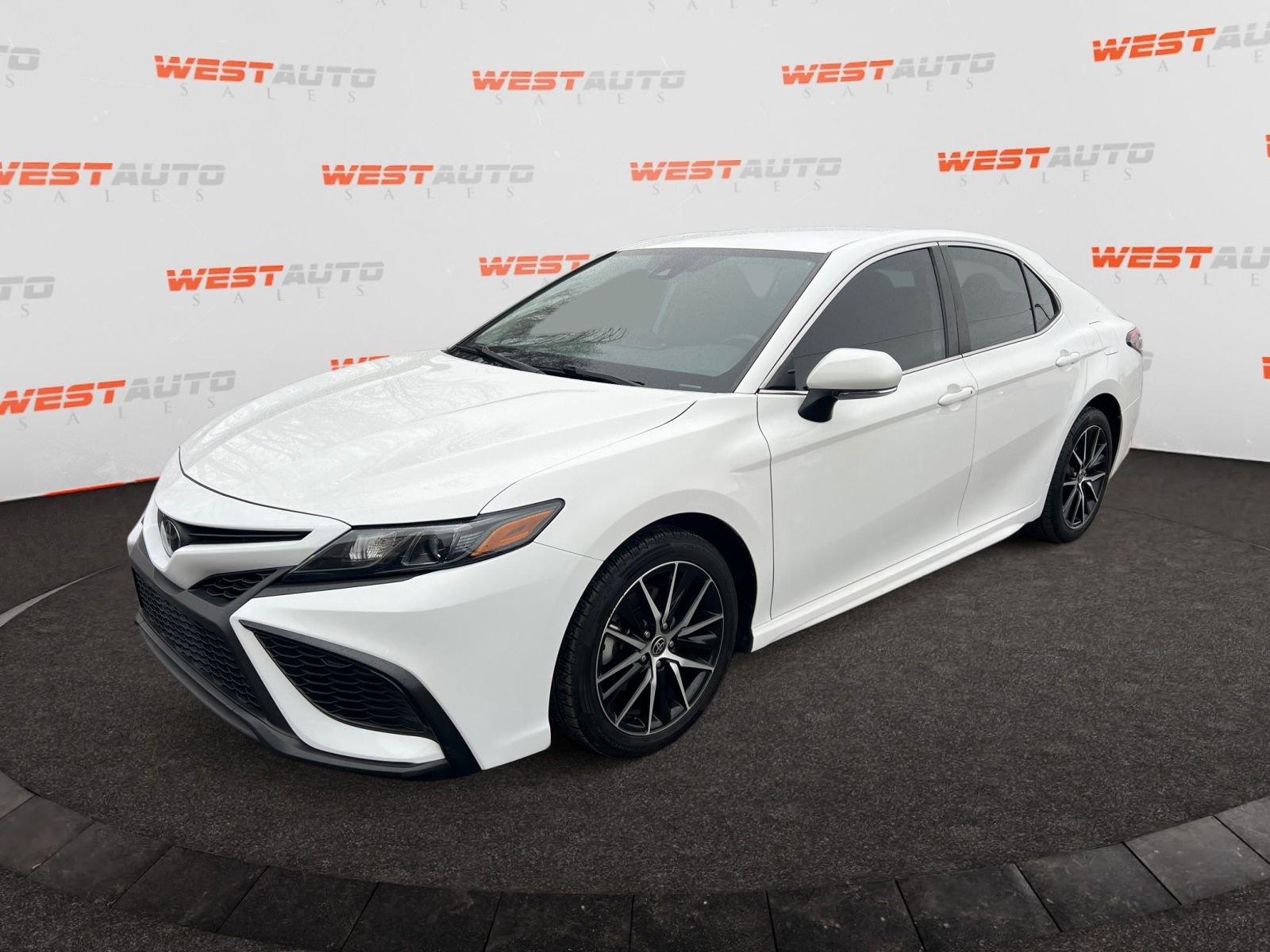 Used 2021 Toyota Camry SE w/ Cold Weather Package