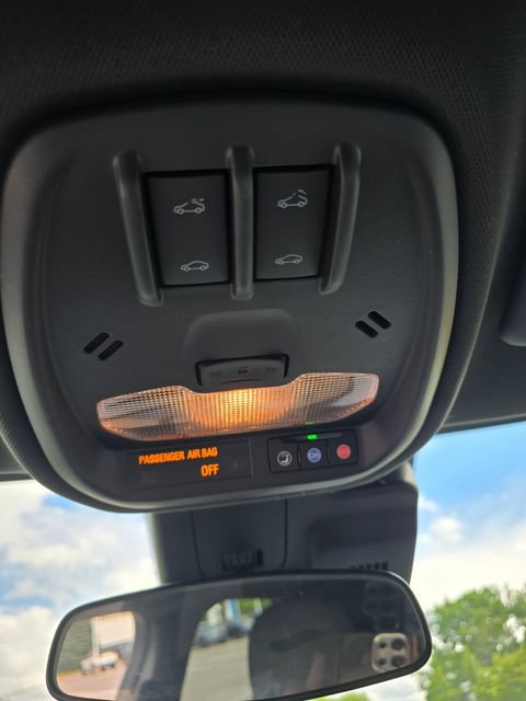 Used 2024 Chevrolet Trax RS w/ Sunroof Package FWD image 25