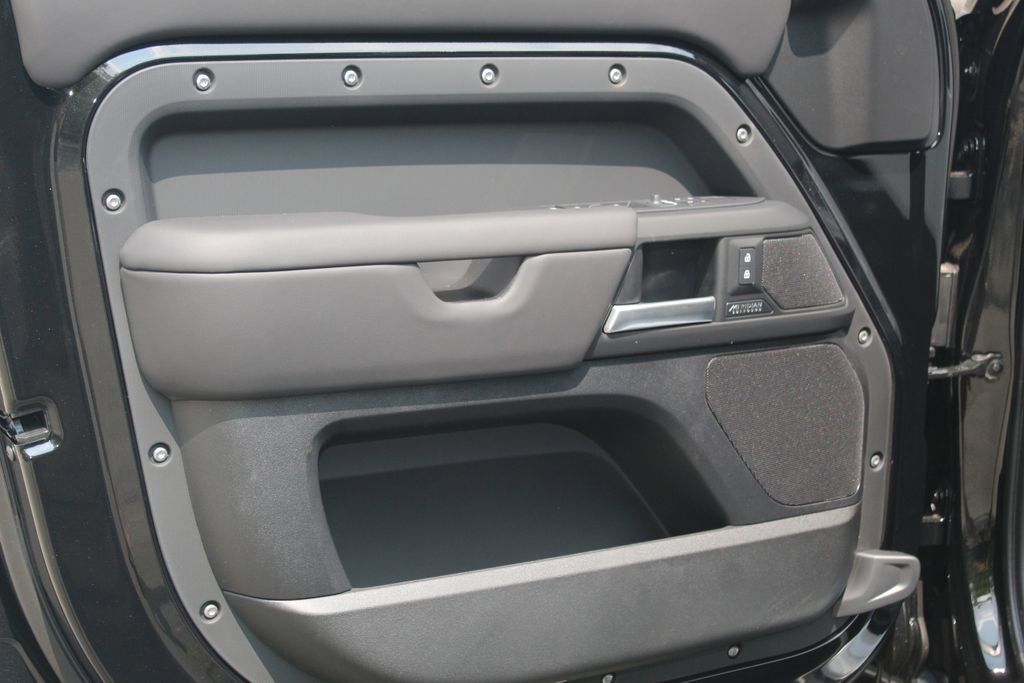 New 2025 Land Rover Defender 130 X-Dynamic SE image 20