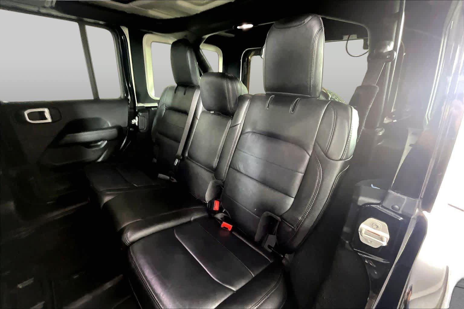Used 2023 Jeep Wrangler Unlimited Sahara AWD/4WD image 18