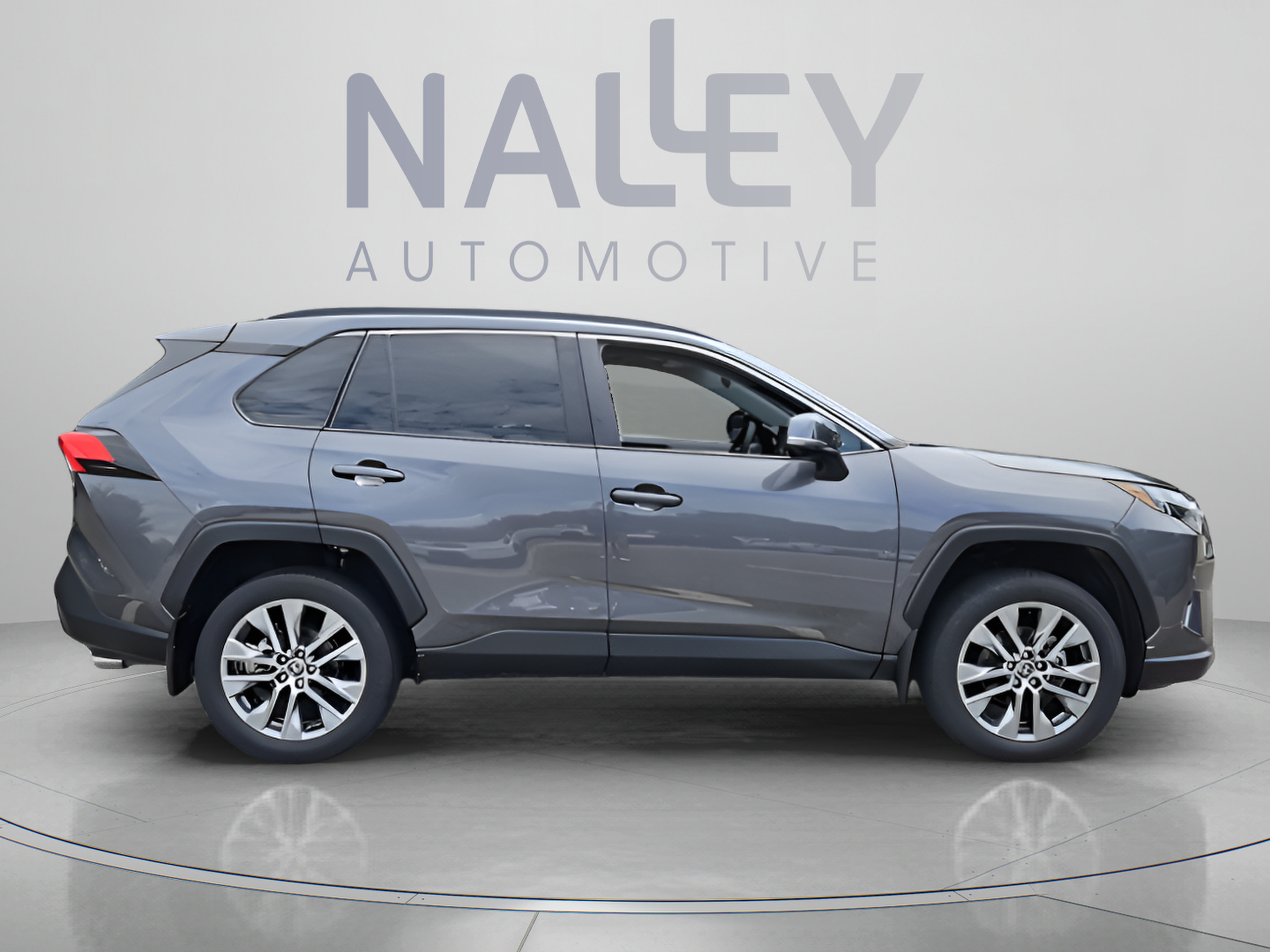 Used 2022 Toyota RAV4 XLE Premium FWD image 6