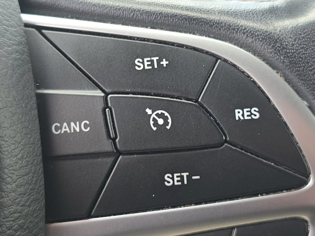 Used 2018 Chrysler Pacifica Touring-L Plus FWD image 30