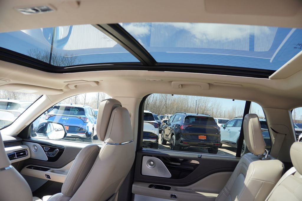 Used 2020 Lincoln Aviator Reserve w/ Equipment Group 202A image 21