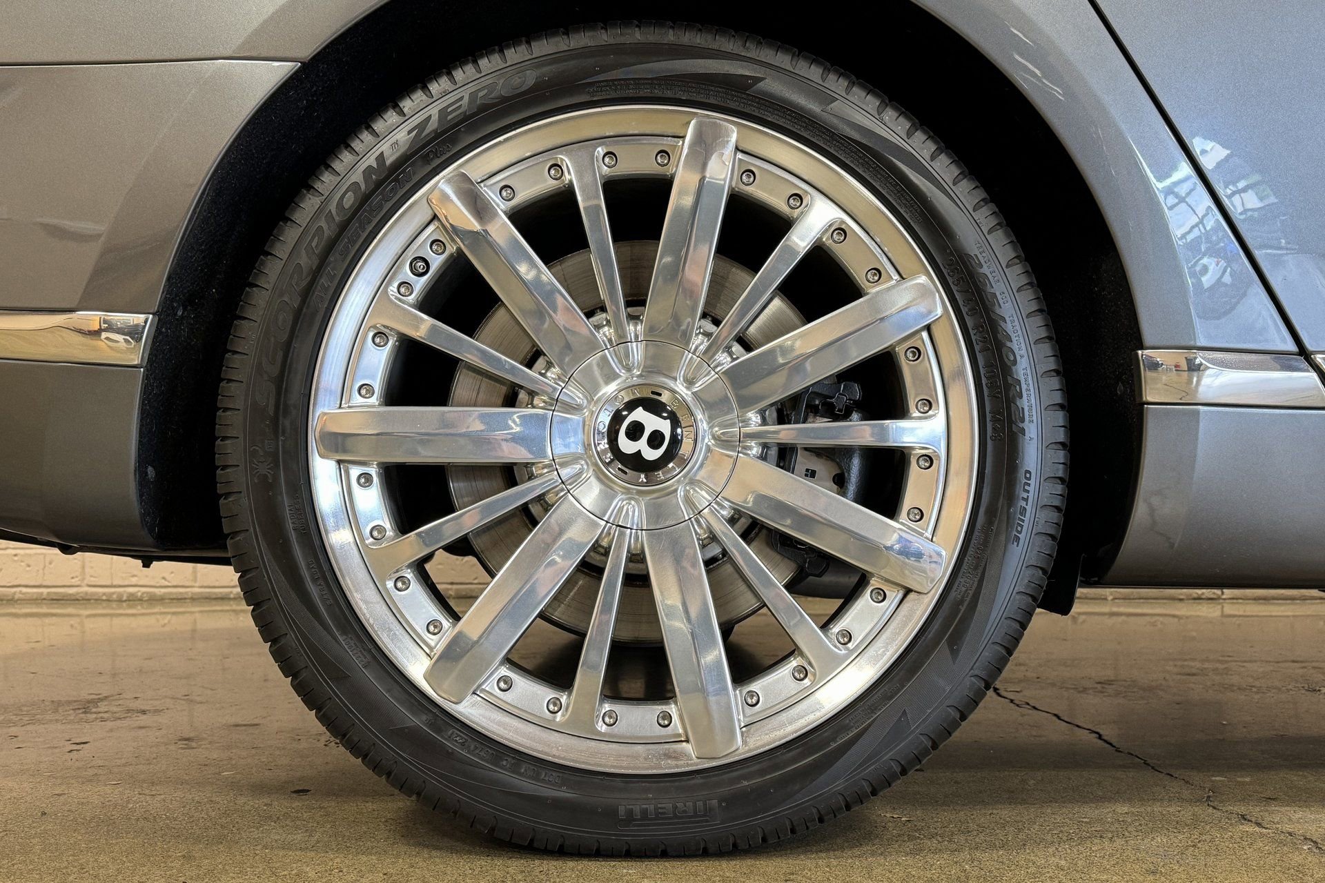 Used 2013 Bentley Mulsanne image 31