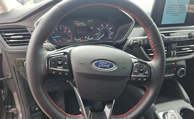 Used 2022 Ford Escape SEL w/ SEL Stealth AWD Package image 12