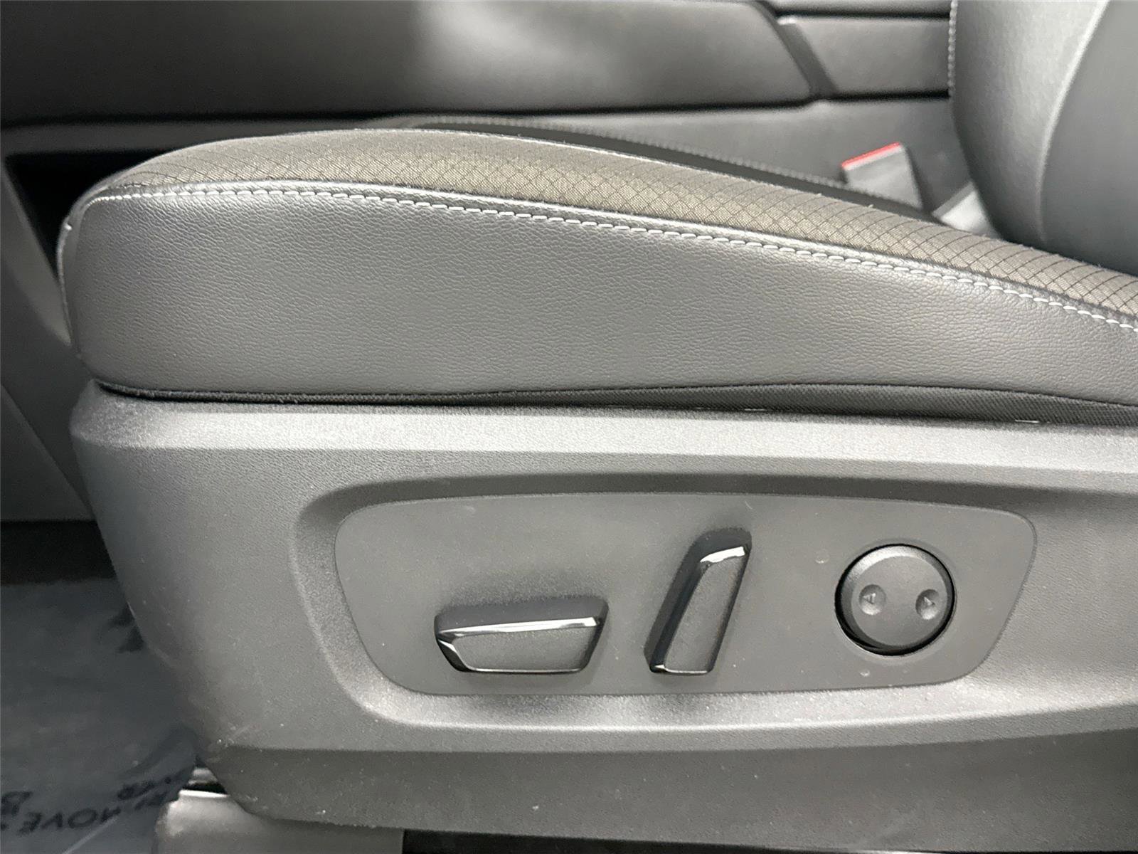 Used 2024 Nissan Pathfinder SL image 29