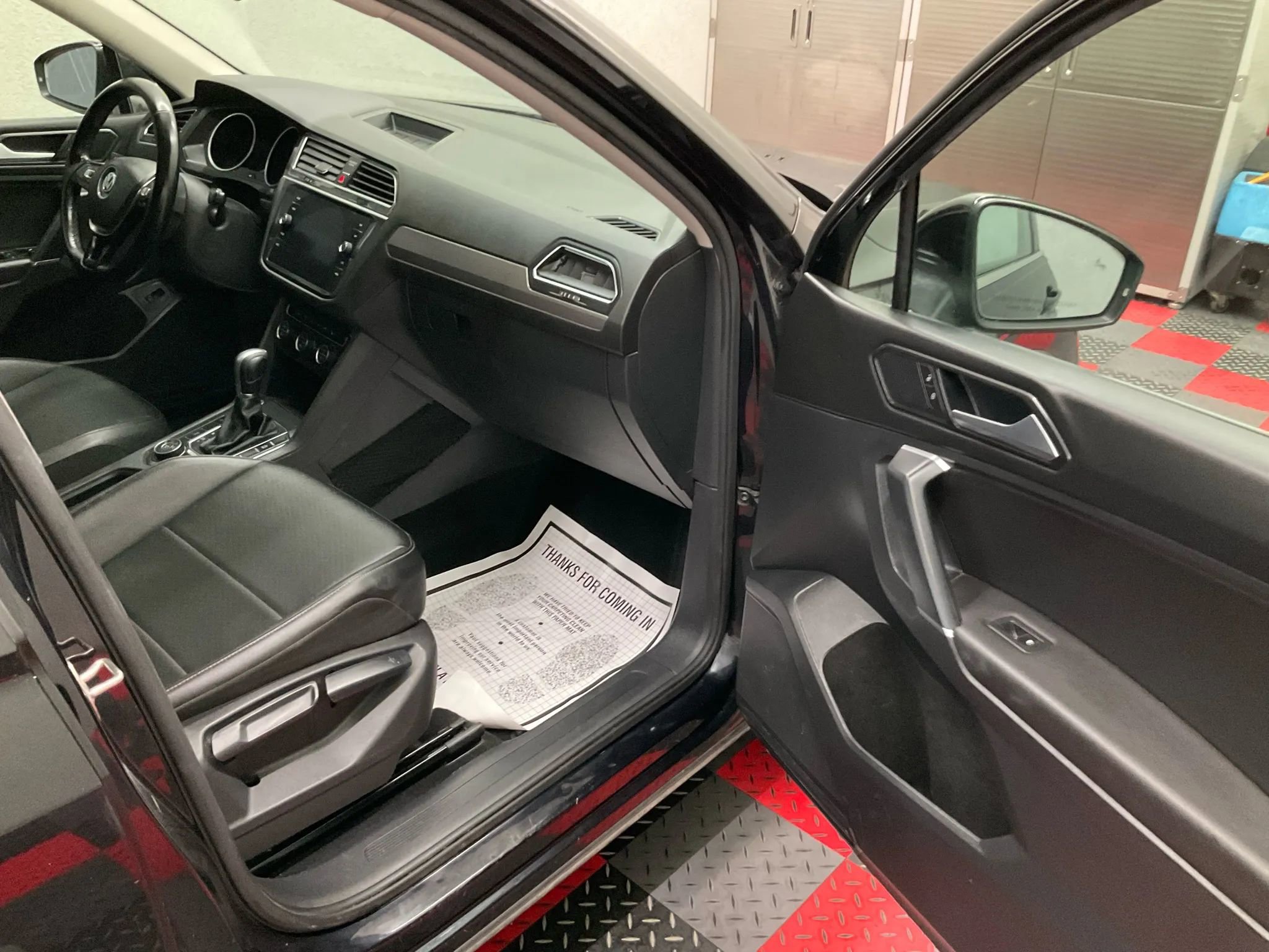 Used 2018 Volkswagen Tiguan SEL AWD/4WD image 7