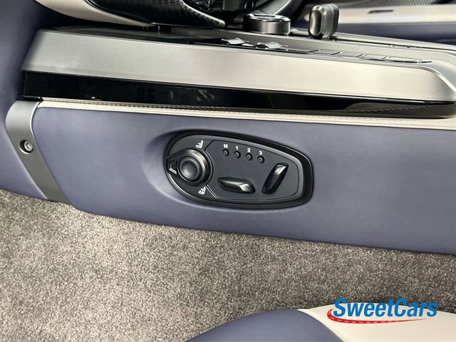 Used 2025 Aston Martin Vanquish image 35