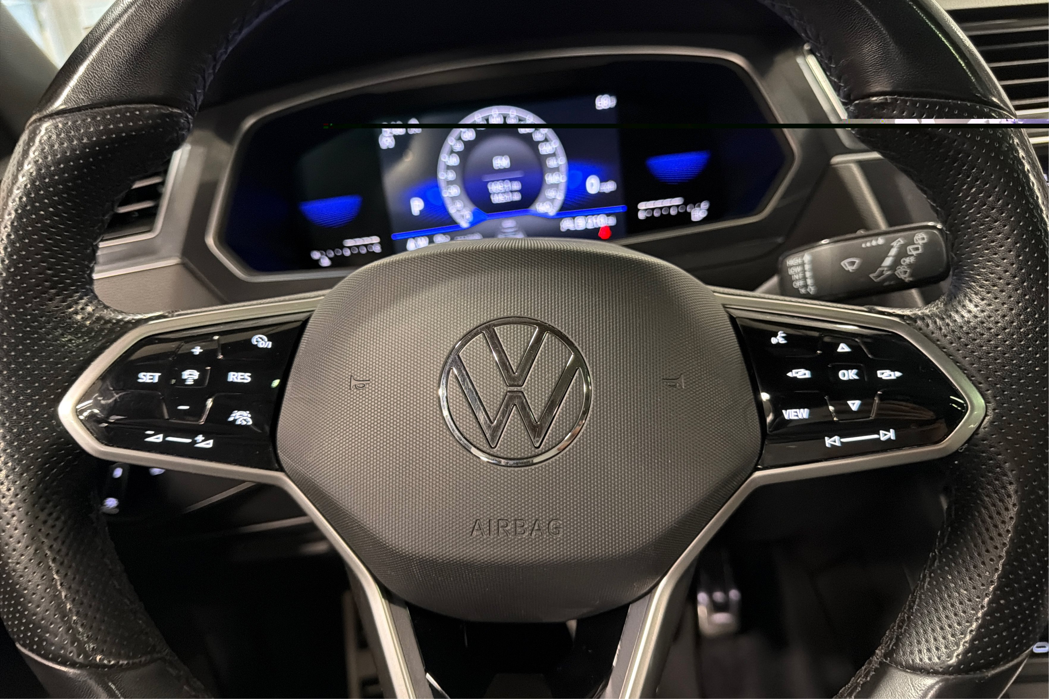 Used 2022 Volkswagen Tiguan SE R-Line AWD/4WD image 22