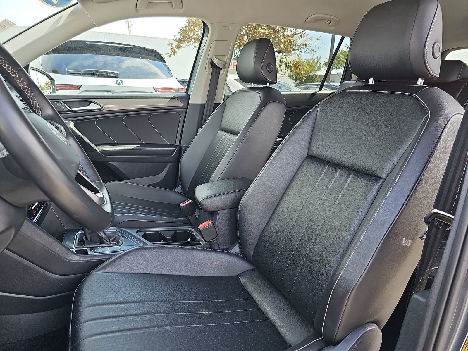 Used 2022 Volkswagen Tiguan SE image 17