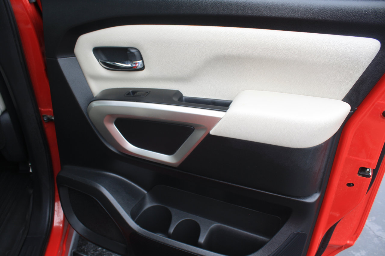 Used 2022 Nissan Titan SV w/ SV Convenience Package image 39
