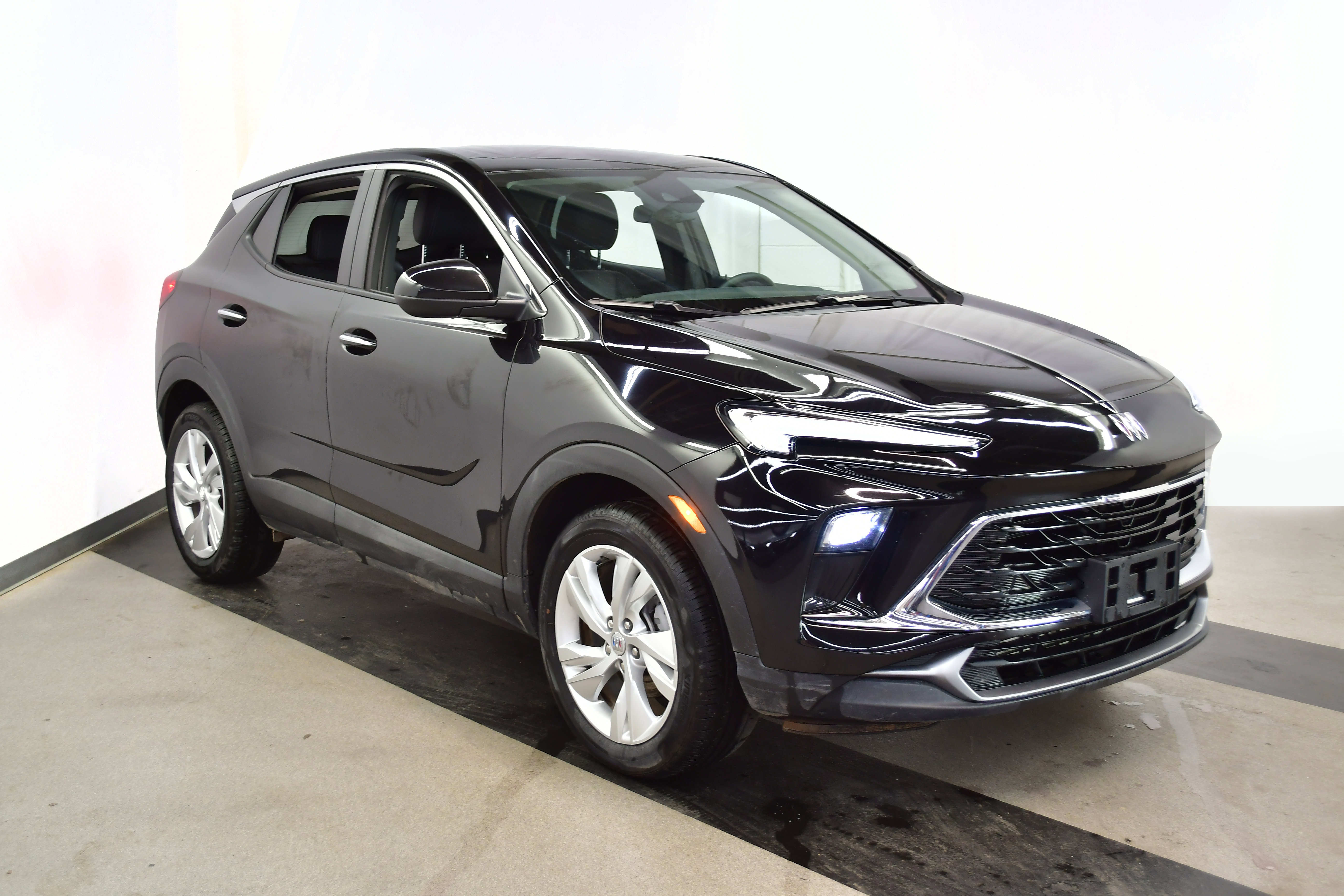 Used 2025 Buick Encore GX Preferred FWD image 2