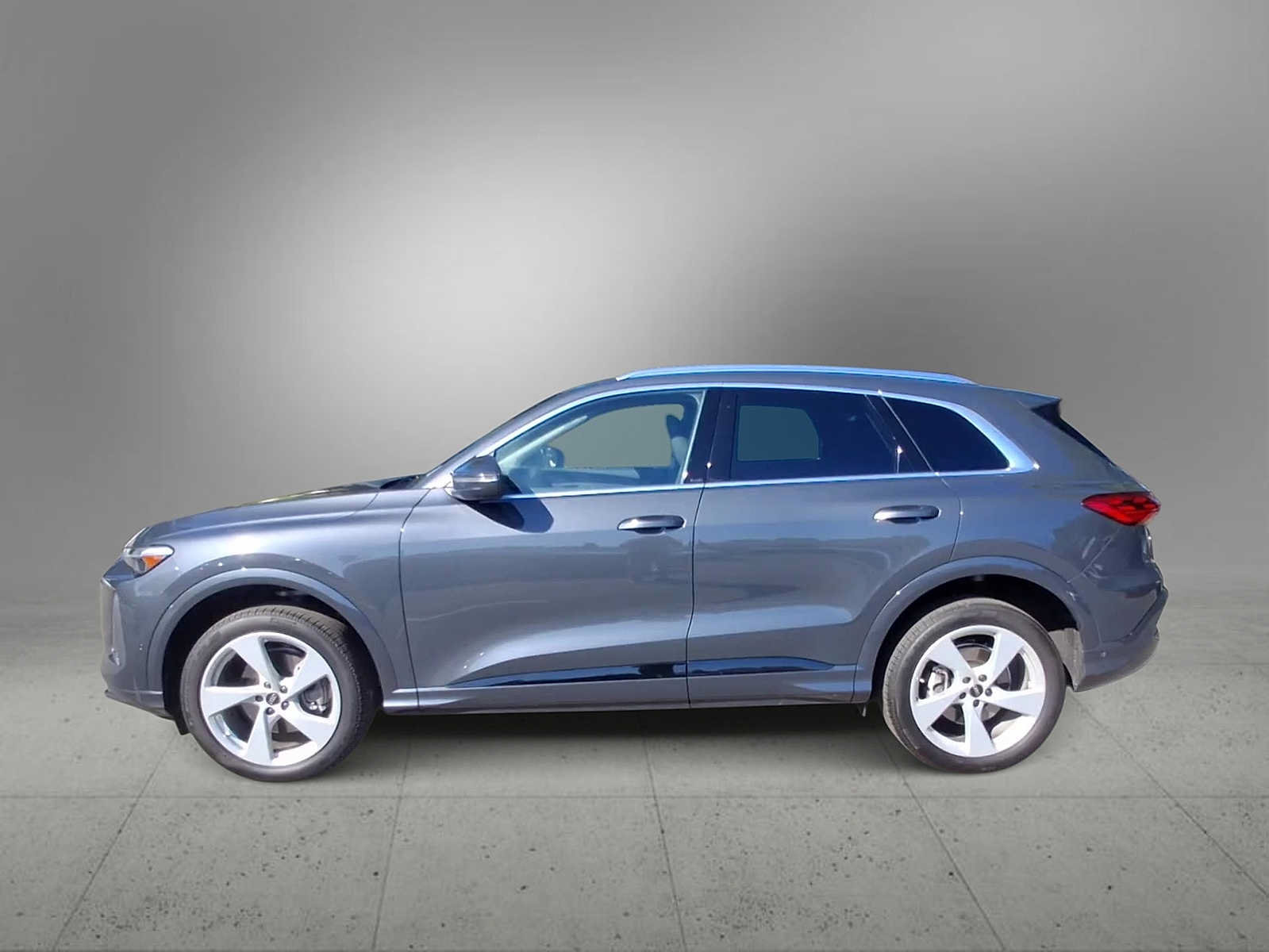 Certified 2025 Audi Q5 Premium w/ Premium Plus AWD/4WD image 5