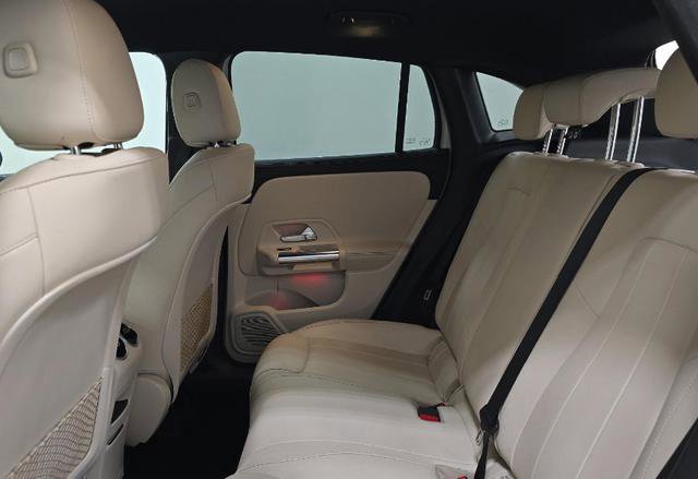 Used 2022 Mercedes-Benz GLA 250 4MATIC w/ Premium Package Lite image 13