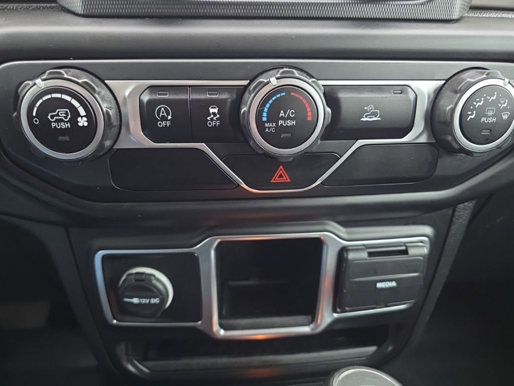 Used 2020 Jeep Gladiator Sport image 24