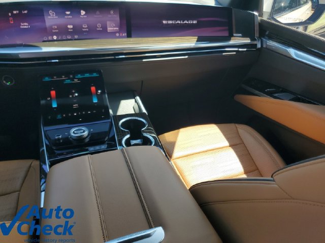 Used 2025 Cadillac Escalade ESV Premium Luxury RWD image 18